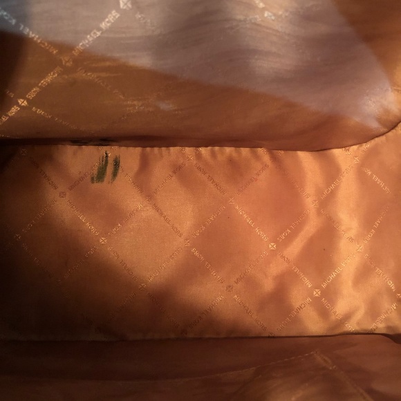 Michael Kors Jet Set Shoulder Bag - Picture 8 of 8